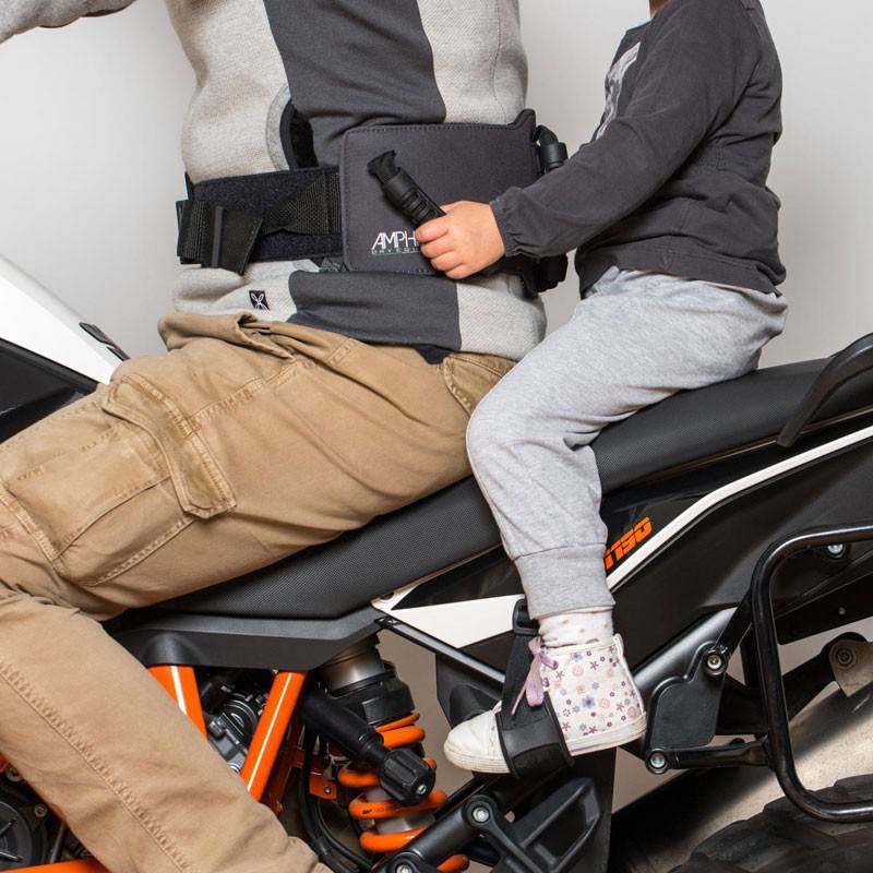 Transporter des enfants à moto - Europ Assistance