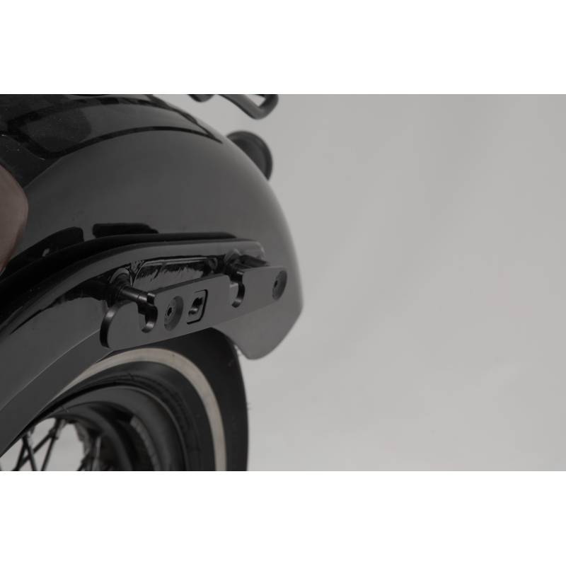 Support latéral SLH gauche Harley-Davidson Softail Slim (12-17).