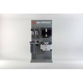 Présentoir de vente aménagé. Thème : topcases et accessoires.