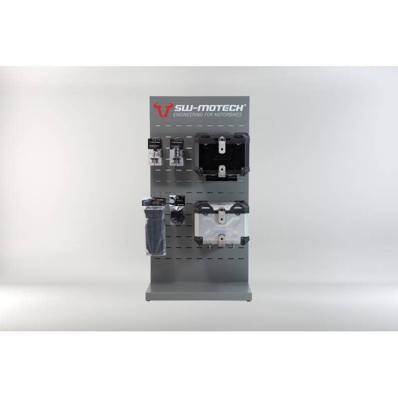 Présentoir de vente aménagé. Thème : topcases et accessoires.
