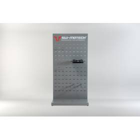 Présentoir de vente aménagé. Thème : topcases et accessoires.