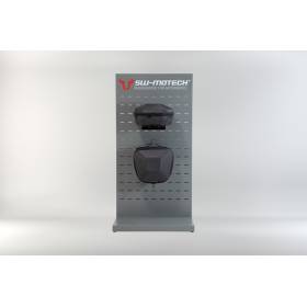 Présentoir de vente aménagé. Thème : topcases et accessoires.