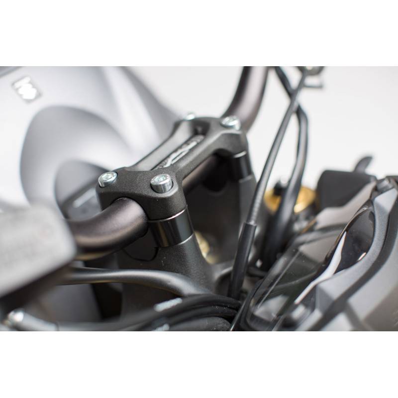Réhausseur de guidon h20 mm. Noir. Suzuki GSX-S 1000 / F (15-). Réhausseur de guidon h20 mm. Noir. Suzuki GSX-S 1000 / F (15-).