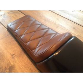 SELLE CAFE RACER CHOCOLAT BROWN TYPE 39 L : 60cms