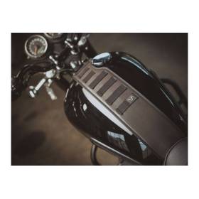  Thruxton 900