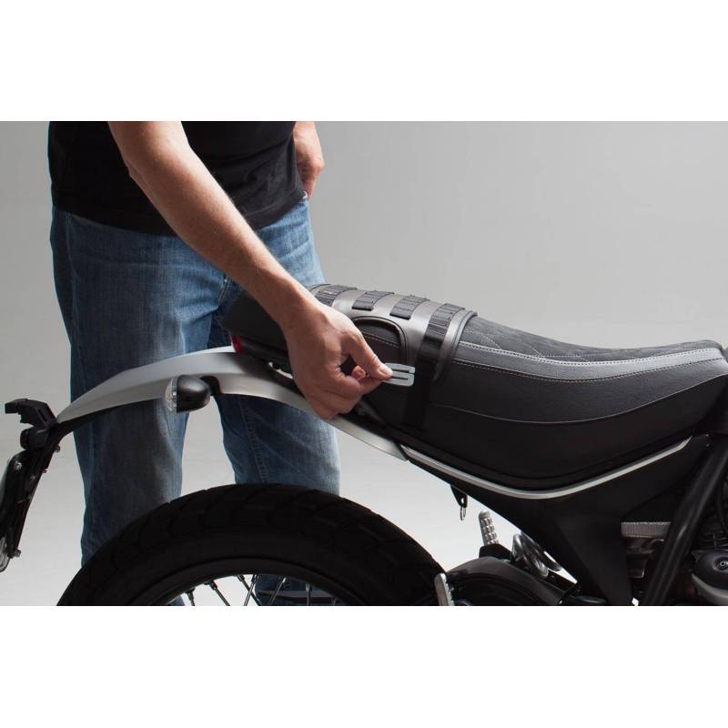 Crochet S pour sacoche lat. support Legend Gear Aluminium. Gris anodisé. Par paire.