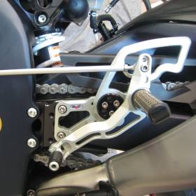 Commandes reculées Suzuki GSXR1000 12-16 / Robby RACE